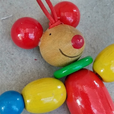 farverige træperler mus til ophæng i barnevognen gammelt legetøj